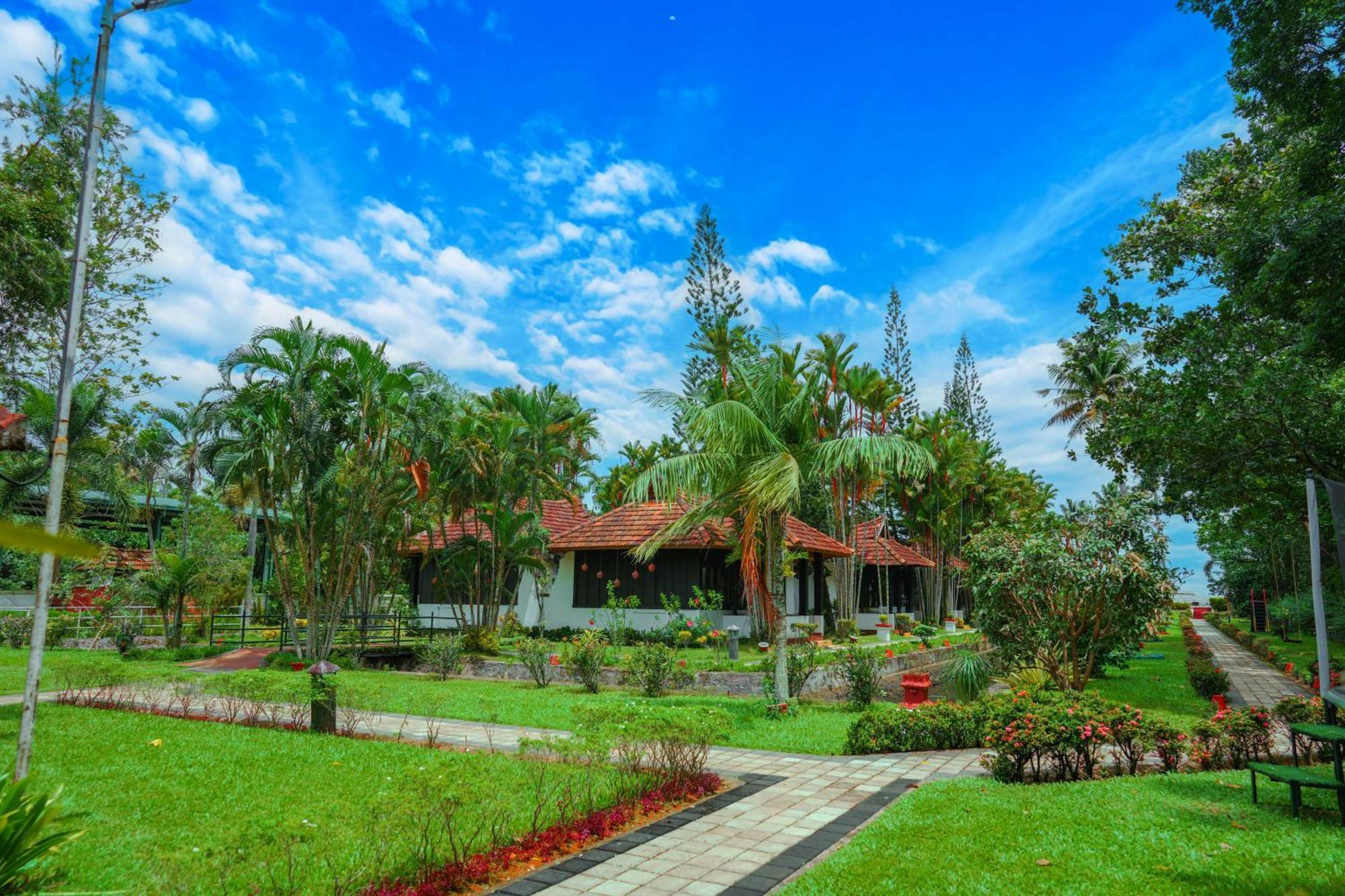 Paradise Resort Kumarakom Exterior foto