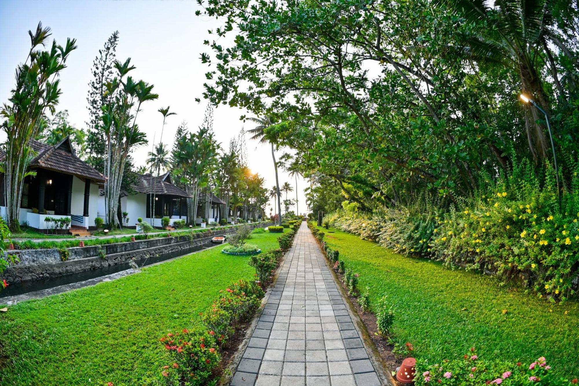 Paradise Resort Kumarakom Exterior foto